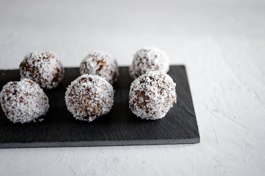 Hindistan cevizli enerji topları