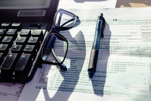 Tax Forms 1040 Pen Calculator Glasses — Stock Photo, Image
