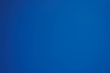 Bulutsuz açık mavi gökyüzü. Parlak güneşli mavi gökyüzü