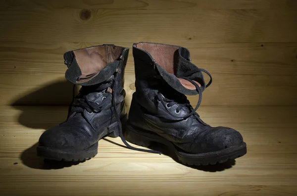 Vecchi stivali militari . — Foto Stock