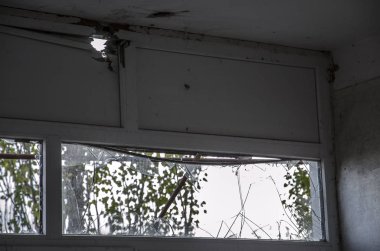 Ukrayna savaşta. Yerleşim Shyrokyne, Donetsk region. Eylül 2018. 2014-2018 yılında Rus işgalciler askeri eylemleri sonucu tahrip binalar.