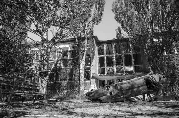 Ukrayna savaşta. Yerleşim Shyrokyne, Donetsk region. Eylül 2018. 2014-2018 yılında Rus işgalciler askeri eylemleri sonucu tahrip binalar.