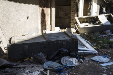 Ukrayna savaşta. Yerleşim Shyrokyne, Donetsk region. Eylül 2018. 2014-2018 yılında Rus işgalciler askeri eylemleri sonucu tahrip binalar.