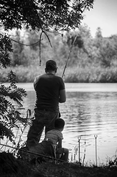 Pesca en el lago. — Foto de Stock