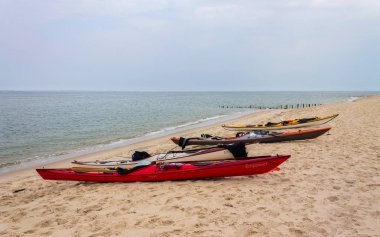 Farklı uzun mesafe deniz kayaklarının Adası Sylt Kuzey Denizi plajında. Sylt, Almanya'nın kuzeyinde Schleswig-Holstein, listede yer alan.