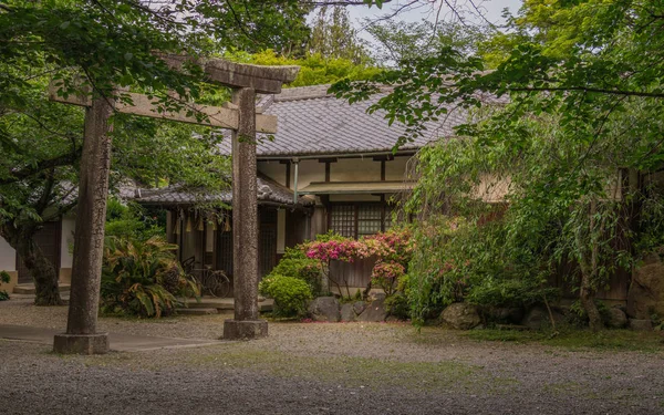 Giriş Torii ve Japon Bahçesi ile sunno Shrine, Himeji Kalesi yakın. Himeji, Hyogo, Japonya, Asya.