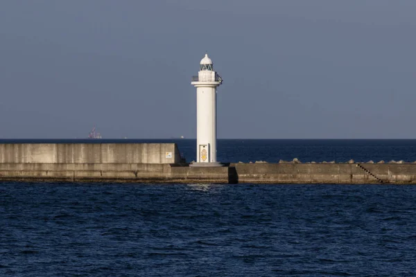 Beppu Körfezi Breakwater ve Deniz Feneri, Beppu City Limanı, Oita Prefecture, Japonya, Asya.