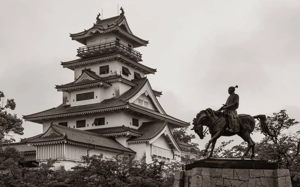 Detalle Vista del Monumento al Emperador Todo Takatora y su Castillo de Agua Imabari. Imabari, Imabari, Prefectura de Ehime, Japón . —  Fotos de Stock