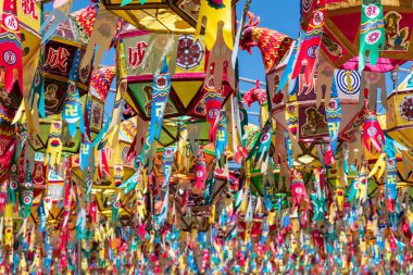 Güney Kore'de Buda'nın doğum gününü kutlamak için festival için güzel kağıt fenerler birçok yakından görünümü. Guinsa Temple, Danyang, Güney Kore.