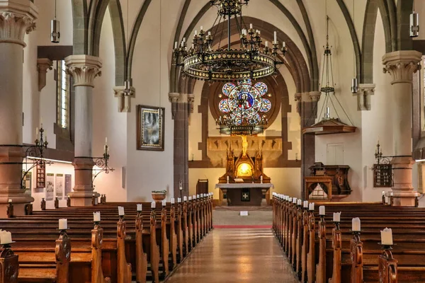 Meran'daki ana protestan kilisesi Christuskirche'nin Panorama'sının içinde. Merano. Province Bolzano, Güney Tirol, İtalya. Avrupa.
