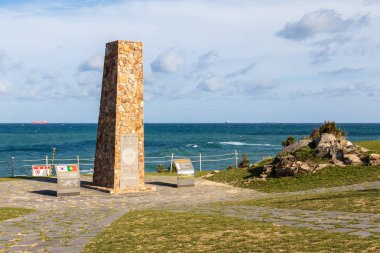Cape Ganjeolgot yakınlarındaki Cabo da Roca Stone Anıtı 'nın panoraması. Güney Kore, Ulsan 'daki Peninsula' nın en doğu noktası. Asya