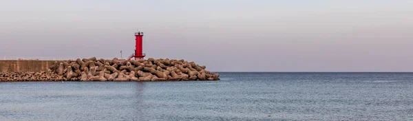 Faro de entrada a Namjeong-Myeon Harbour, Yeongdeok, Gyeongsangbuk-do, Corea del Sur, Asia . — Foto de Stock