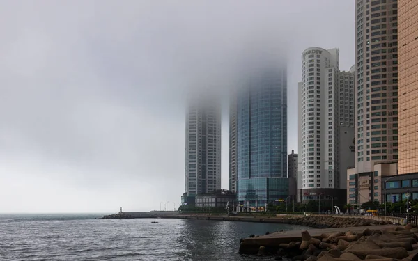 Panorama of Coast, Bay with Promenade and Skyscrapers of Hanwha Resort Haeundae on a foggy day. Haeundae-gu, Busan, South Korea. Asia. — Stock Photo, Image