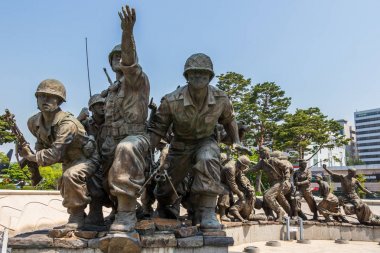 Kore Savaş Anıtı 'nda barışçıl yeniden birleşme için askerler şirket mücadele ile Merkez Anıtı. Yongsan, Seul, Güney Kore, Asya.