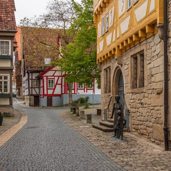 Sindelfingen, Baden Wurttemberg / Allemagne - 11 mai 2019 : Street Scenario view on City Museum, Stadtmuseum, Altes Rathaus and Monument . — Photo