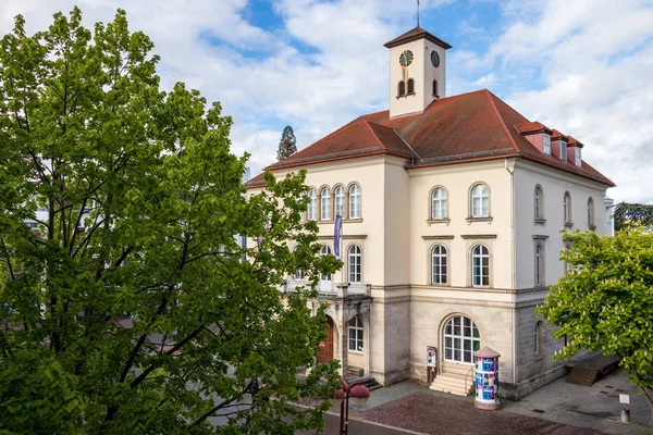 Sindelfingen, Baden-Württemberg / Deutschland - 11. Mai 2019: Detailansicht Stadtgalerie, Stadtgalerie und Vegetation. — Stockfoto