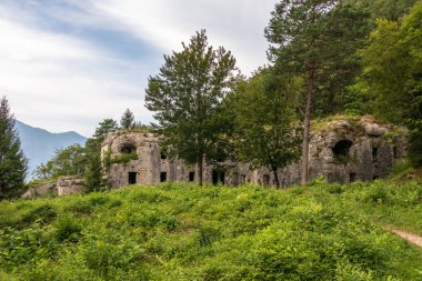 Hermann Kalesi. Birinci Dünya Savaşı Kalesi, Rombon Dağı yakınlarında. Bovec, Gorizia, Slovenya. Avrupa.