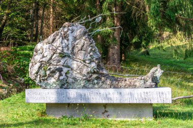 Isonzo Cephesi'nin şehit Asker Mezarlığı Anıtı, ger. Soldatenfriedhof des Ersten Weltkriegs In Log pod Mangartom, Bovec, Slovenya. Avrupa