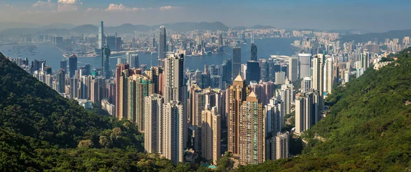 빅토리아 하버, 베이 및 스카이 라인의 넓은 파노라마. 홍콩 섬의 빅토리아 피크 공원에서 촬영. 홍콩, 중국 — 스톡 사진