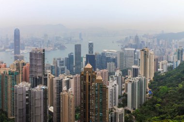 Victoria Körfezi, Nakliye Gemileri, Harbour ve Kowloon ile birlikte Hong Kong Adası Tepesi 'nden alınan gökdelenleri izleyin. Hong Kong, Çin