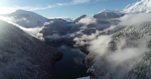 Lago Ritsa Durante Vacanze Capodanno Gennaio Sulle Montagne Dell Abkhazia — Video Stock