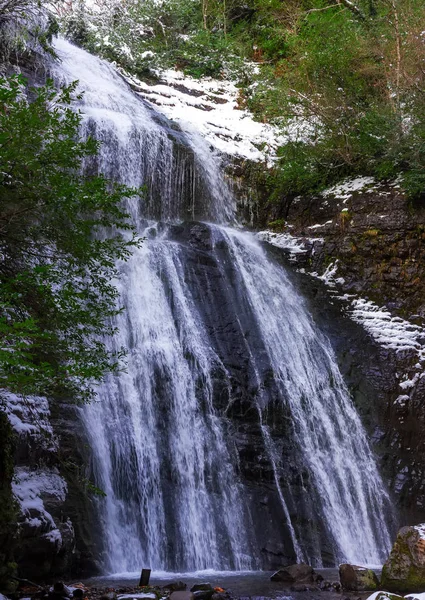 Büyük şelale Irina Gürcistan toprakları (Abhazya üzerinde)