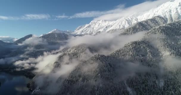 Ocak Ayında Yeni Yıl Tatilleri Gölü Ritsa Dağlarda Erişilemez Bilinmeyen — Stok video