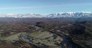 10. yüzyılın sonunda, Mokva'nın Abhaz köyünde, Çar 3. Mokva Katedrali, Mokva ve Duab nehirlerinin kesiştiği yerde bir tepenin üzerinde duruyor..