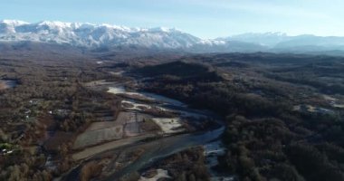 10. yüzyılın sonunda, Mokva'nın Abhaz köyünde, Çar 3. Mokva Katedrali, Mokva ve Duab nehirlerinin kesiştiği yerde bir tepenin üzerinde duruyor..