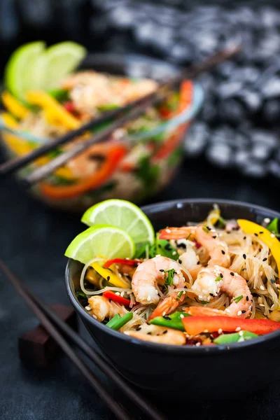 Delicious Asian Rice Glass Noodles Prawns Vegetables Wok — Stock Photo, Image