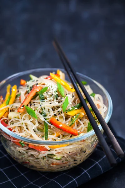 Läckra Asiatiska Risnudlar Med Grönsaker — Stockfoto