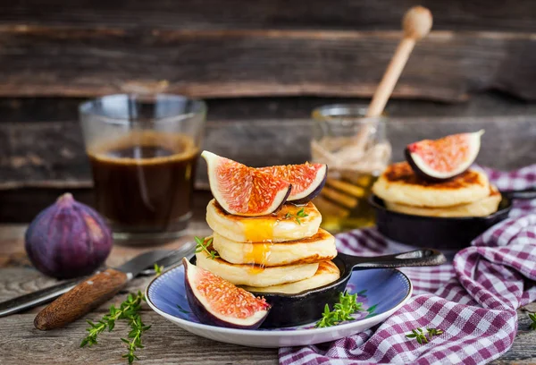 Cottage Cheese Pancakes Fresh Figs Honey Breakfast — Stock Photo, Image