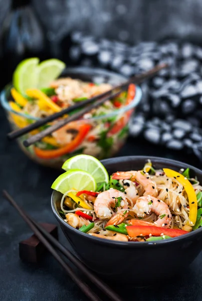 Delicious Asian Rice Glass Noodles Prawns Vegetables Wok — Stock Photo, Image