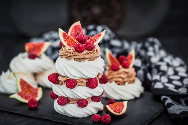 Delicious Pavlova Meringue Cakes Decorated Chocolate Cream Fresh Figs Raspberries — Stock Photo, Image