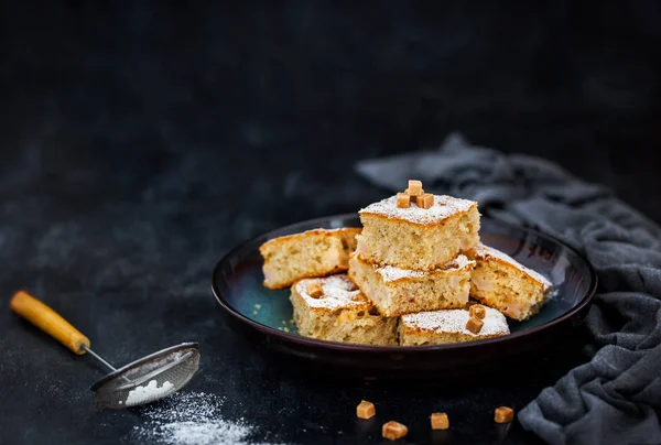 Frische Hausgemachte Einfache Leckere Mais Und Obstkuchen — Stockfoto