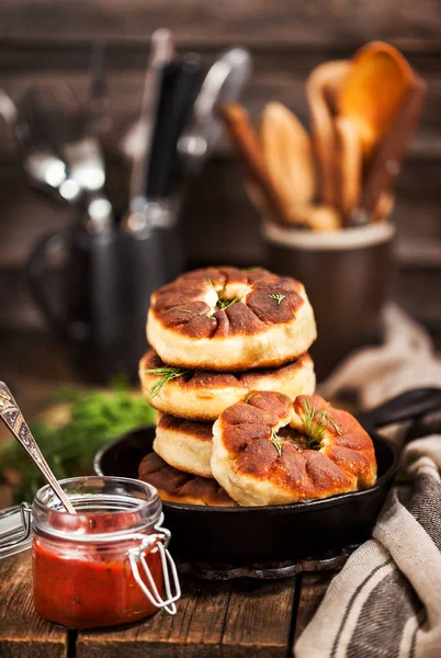 Patatas Tradicionales Rusas Carne Frita Belyash Sobre Fondo Rústico — Foto de Stock