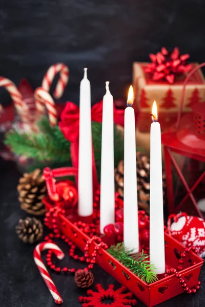 Cuatro Velas Adviento Navidad Decoraciones Navideñas Sobre Fondo Oscuro —  Fotos de Stock