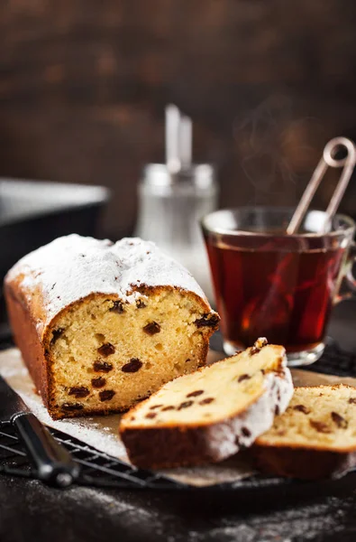 Delicioso queijo caseiro e bolo de pão de passas — Fotografia de Stock