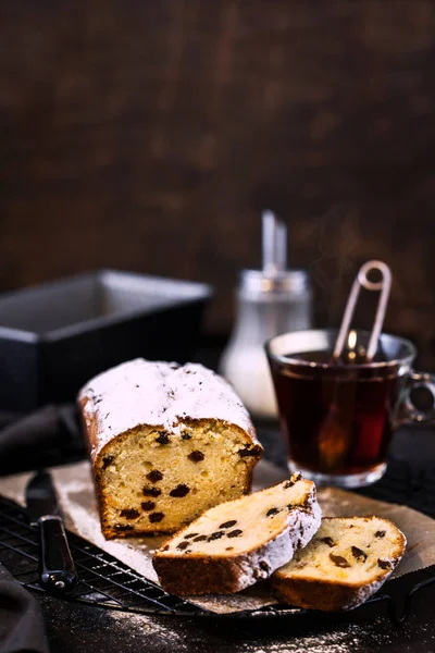 Delicioso queijo caseiro e bolo de pão de passas — Fotografia de Stock