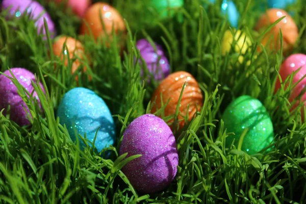 Muchos Huevos Pascua Coloridos Pasto Pascua —  Fotos de Stock