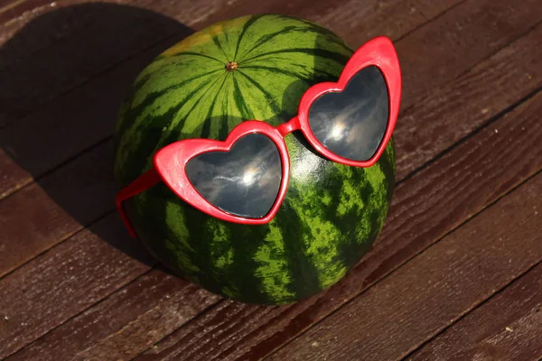 Melon Sunglasses Brown Boards — Stock Photo, Image