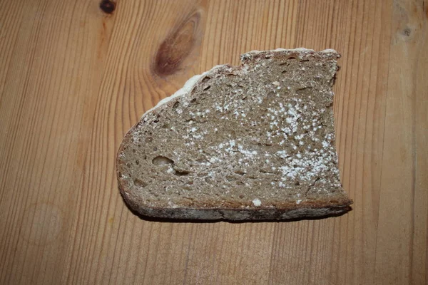 Stück Brot Mit Mehltau — Stockfoto