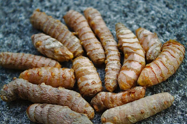 Många Curcuma Rötter Marken — Stockfoto