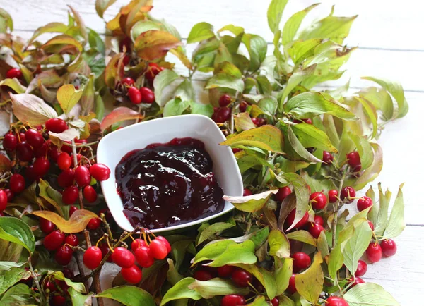 Cornel kirazı ve Cornel kiraz reçeli.