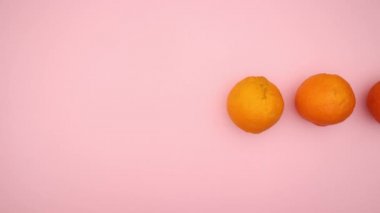 Pembe arka planda turuncu 