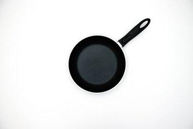 Beyaz arkaplanda yemek pişirmek için pan