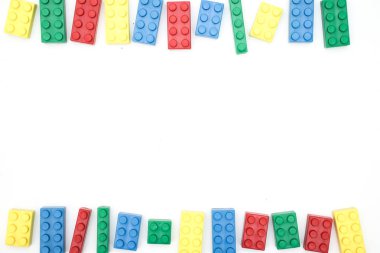 Beyaz arka planda tuğla 