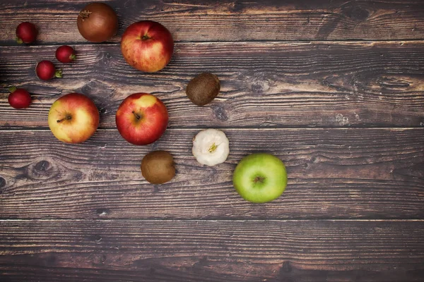 Gruppe Frischer Früchte Auf Dem Holztisch — Stockfoto