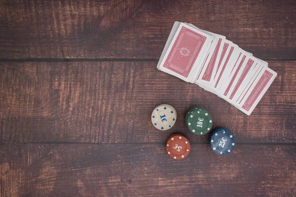 Masada kart ve poker yongaları güverte 