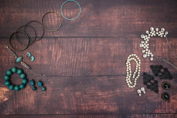 Accesorios Joyas Mujer Sobre Fondo Madera — Foto de Stock